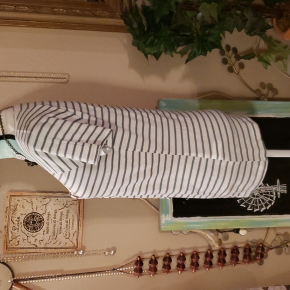 Lucky Brand Short Sleeve Blouse Size Medium - Picture 3 of 5